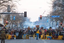 ICE u Minesoti: Tramp najavljuje „deeskalaciju“, građani traže povlačenje Alex Pretti Rally in Minneapolis, January 24, 2026