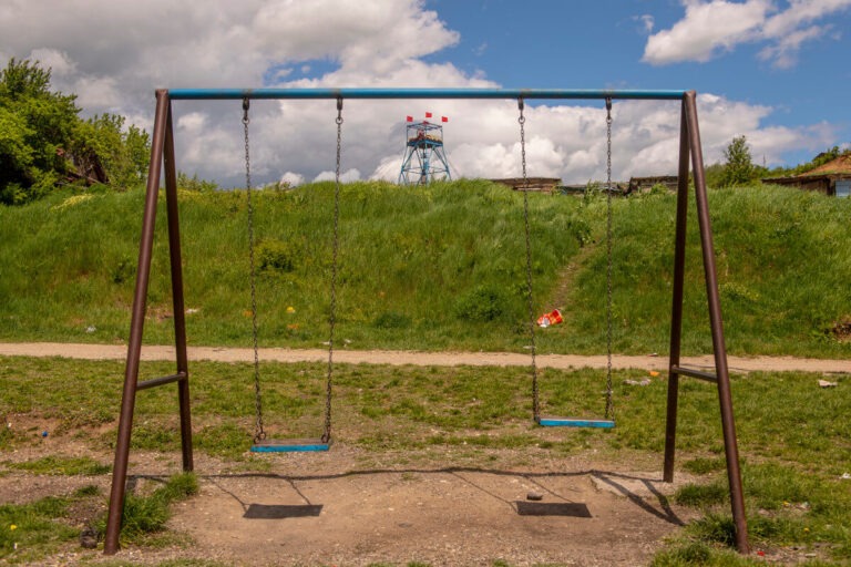 ljuljaške pored rudnika