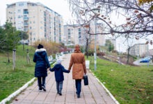 Nedelja svesti o autizmu: Studenti organizuju važna predavanja žene sa detetom