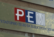 Iako je Služba REM-a targetiranje Nikoline Sinđelić na Informeru ocenila kao „političku diskreditaciju”, nema ko da izrekne meru rem