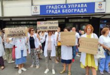 Radnice i radnici Apoteke Beograd protestuju u petak, Grad ne vidi razlog da se državna apoteka dotira iz budžeta Protest radnica i radnika Apoteka Beograd; Foto: Ana Simić