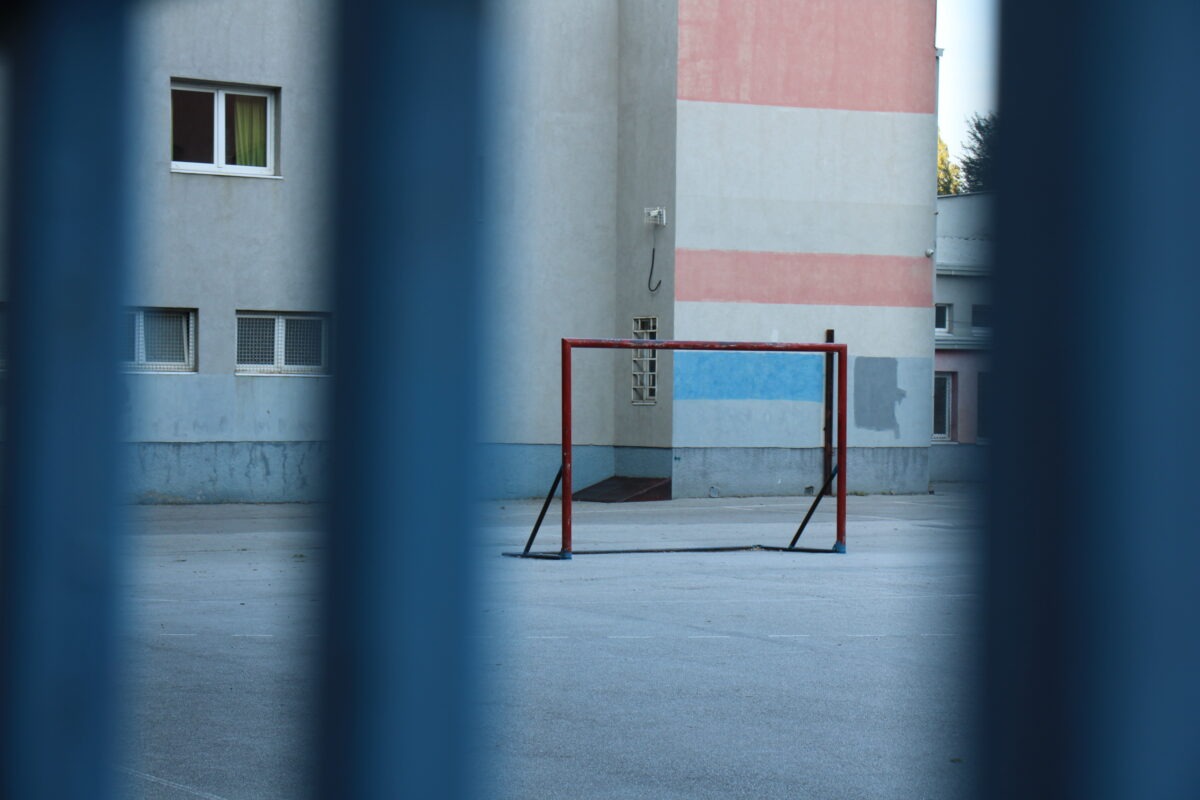 Dvorište osnovne škole u Beogradu; Foto: Mašina