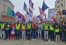 Rektor Univerziteta u Kragujevcu ušao u zgradu Rektorata sa nepoznatim ljudima, studenti ostali zaključani studenti