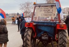 Poljoprivrednici u Rači radikalizovali protest, u zgradi opštine ostaju do ispunjenja zahteva Traktor u Kragujevcu; Foto: Mašina