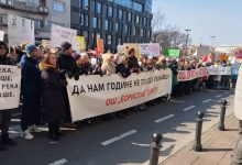 Smanjenje plate prosvetnim radnicima je nezakonito Protest prosvetnih radnika ispred Ustavnog suda; Foto: Mašina
