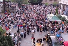 RTS blokiran i tokom Uskršnjih praznika Blokada zgrade RTS-a u Takovskoj; Foto: Mašina