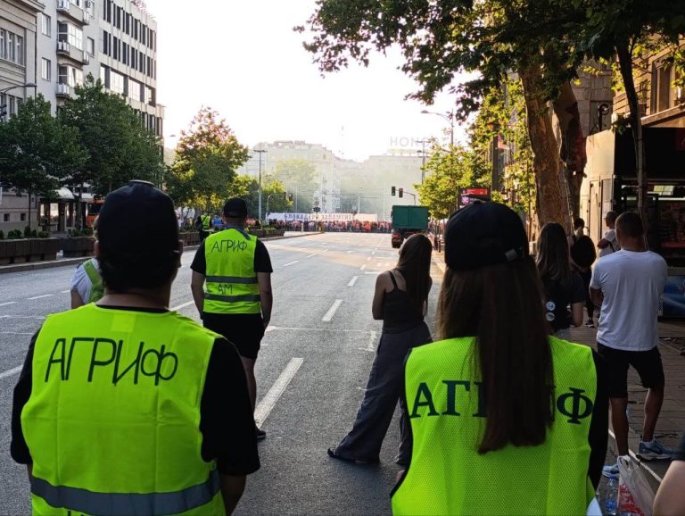 Protest u Beogradu 28. jun, dve perspektive.