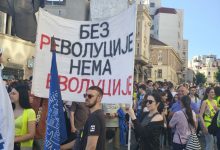 Skup podrške zaposlenima ispred Medicinskog fakulteta u Beogradu u sredu Blokada Brankovog mosta u Beogradu; Foto: Mašina