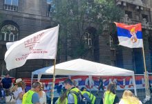 „Fakulteti na raskrsnici“: Akademska zajednica započela višednevnevni protest ispred Vlade photo_2025-06-09_13-00-05