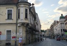 Kuća sa sunčanim satom u Zemunu je sve bliža urušavanju, ali i dalje postoji rešenje Zgrada sa sunčanim satom u Glavnoj ulici u Zemunu; Foto: Mašina