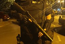 Pretnje praznom puškom, iliti Vučićeve nesuvisle najave: Nit pojačane represije, nit uvođenje vanrednog stanja Pripadnik MUP-a