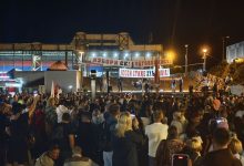 „Jesen stiže huljo moja“: Protest u Sremskoj Mitrovici Protest u Sremskoj Mitrovici