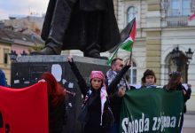 Antiratni aktivisti organizovali u Novom Sadu akciju solidarnosti sa Palestinom photo_2025-10-09 15.55.46