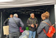 Autoprevoznik Jaćimović i njegov šesnaestogodišnji sin započeli jutros štrajk glađu Jaćimović i njegov sin su započeli štrajk glađu ispred Banovine