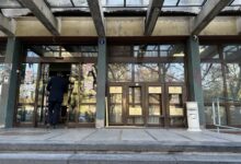 Nakon što je Apelacioni sud u Novom Sadu potvrdio optužnicu protiv Vesića i drugih, suđenje konačno može da počne Viši sud Novi Sad
