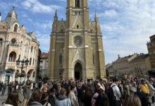 Sumnje na podmetanje požara na vratima katedrale u Novom Sadu Katedrala, Novi Sad