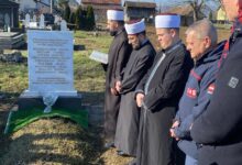Otkrivanje spomenika migrantima i izbeglicama u Loznici: Njihov greh je što nisu imali dovoljno dobar pasoš Otkrivanje spomenika migrantima i izbeglicama u Loznici