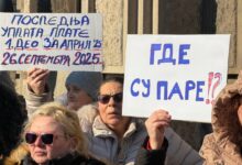 Jovo Bakić sa protesta radnica Apoteke Beograd: za nas je važno da imamo javne apoteke Protest radnica Apoteka Beograd ispred Vlade Republike Srbije