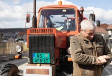 Poljoprivrednici u protestu otkazuju dijalog sa Glamočićem zbog iznošenja netačnih i uvredljivih izjava, policija pisala kazne učesnicima blokada puteva Blokada puta