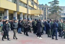 Radnici GIR-a ispred Skupštine Kraljeva nakon dva dana obustave rada, oglasila se i kompanija Radnici GIR-a ispred Skupštine Kraljeva