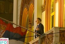 Ceo govor rektora Đokića sa terase Rektorata tokom pretresa UKP-a: Ova vlast ne boji se kriminala, boji se obrazovanja Rektor Vladan Đokić; Foto: Skrinšot Blokada info