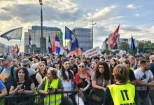 „Skoro 200.000 ljudi je zaista impresivna cifra“: Broj ljudi na Slaviji demantuje „pobedu nad obojenom revolucijom“ Slavija