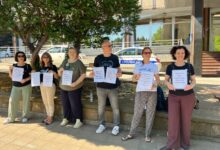 Roditelji đaka Jovine gimnazije predali zahtev predsedniku Vučiću Roditelji Jovine gimnazije