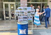 Protestni skupovi građana ispred Skupštine grada Beograda, radnice Apoteka Beograd prošetale i do Predsedništva Skupština grada