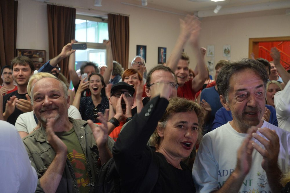 Pristizanje izbornih rezultata u štab Levice; Foto: Levica / Facebook