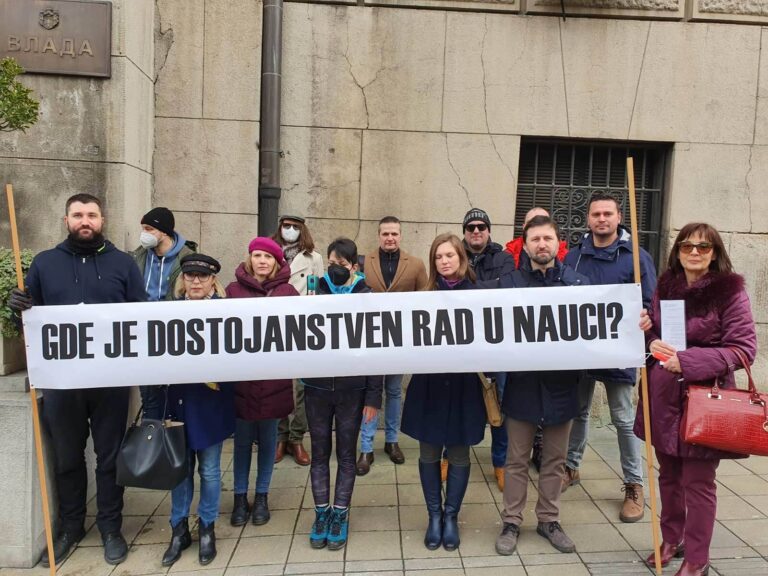 Protest Sindikata nauke ispred Vlade: „Samo solidarnost, to jedino što može da nas spasi“