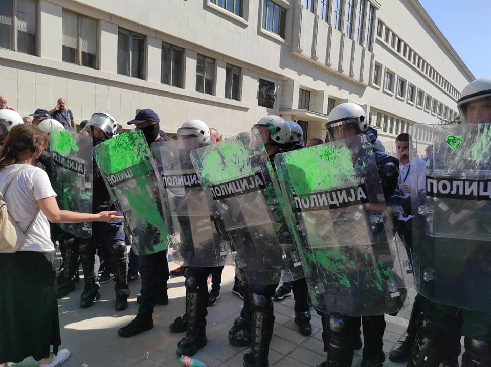 Kordon policije na protestu u Novom Sadu