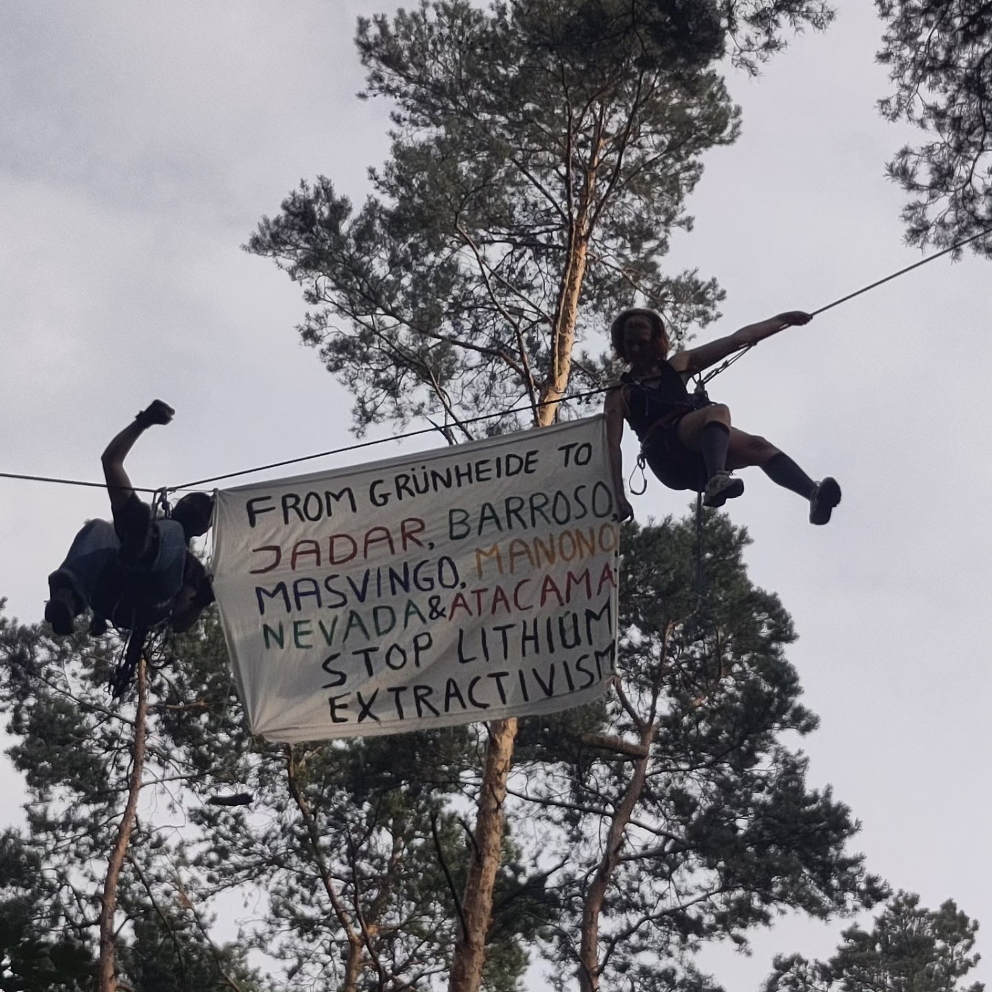 Poruke podrške u Grunheideu u Nemačkoj; Izvor: Facebook