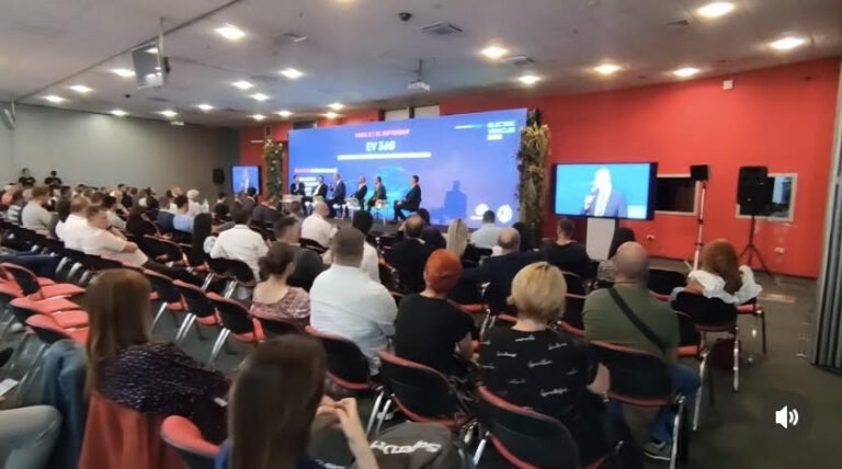 Konferencija u Novom Sadu ; Izvor: Instagram/Printscreen