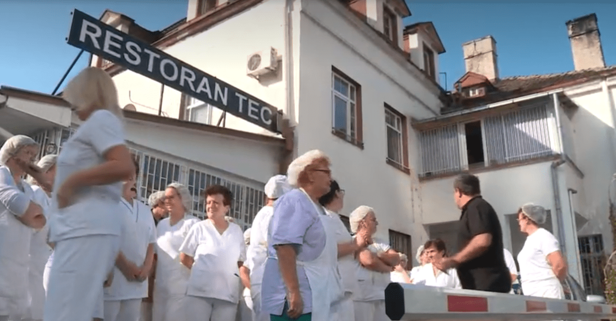 Radnice ispred TEC Kliničkog centra Srbije