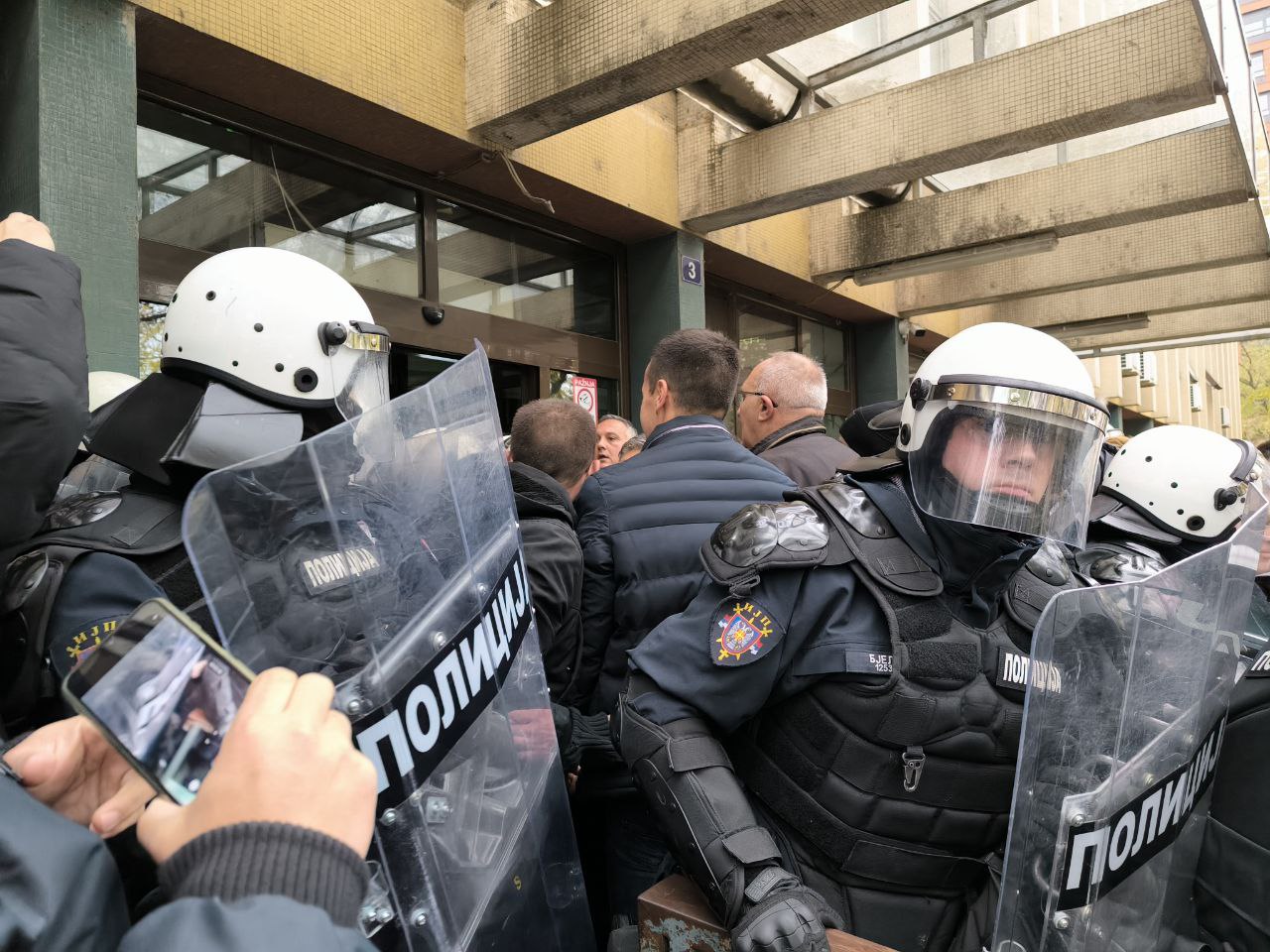 Blokada ispred Tužilaštva u Novom Sadu, foto: Mašina