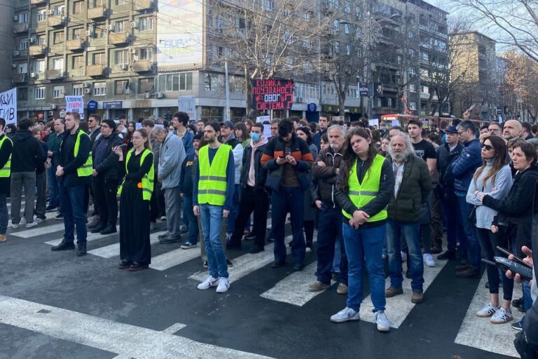 Petnaest minuta tišine ispred Pravnog fakulteta u Beogradu.