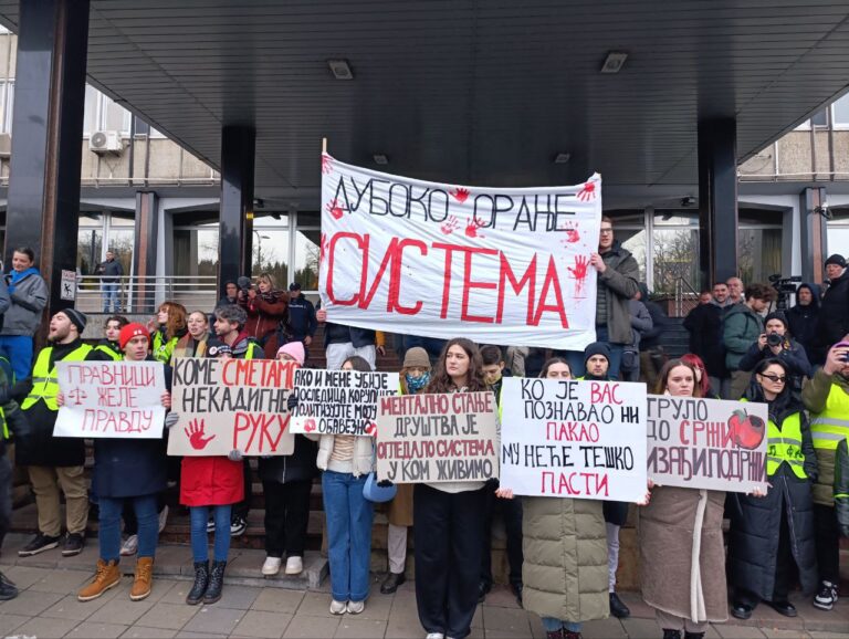 Protest ispred VJT 16. januara; Foto: Mašina