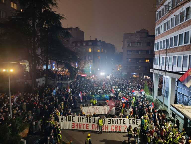 Protest studenata ispred RTS-a; Foto: Mašina