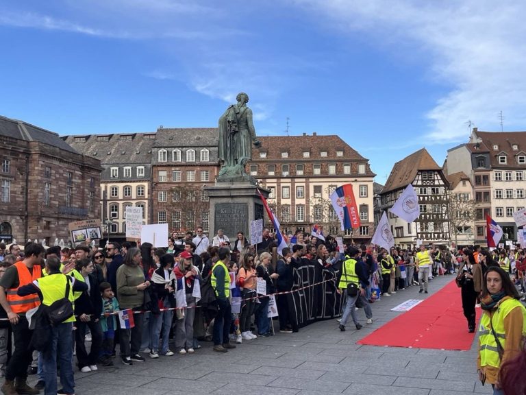 Doček studenata biciklista u Strazburu; Foto: Mašina