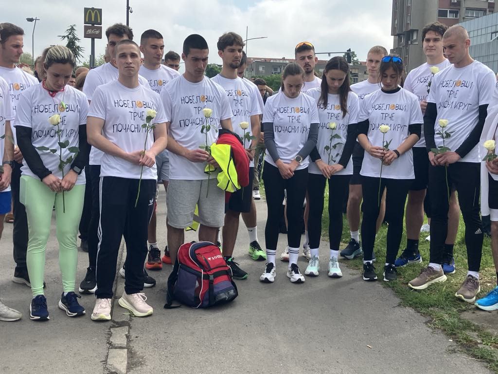 Štafetni maratonci kreću ka Briselu iz Novog Sada; Foto: Milja Vrsajkov