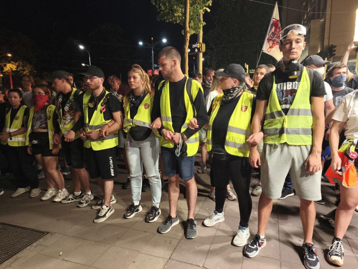 redari na protestu