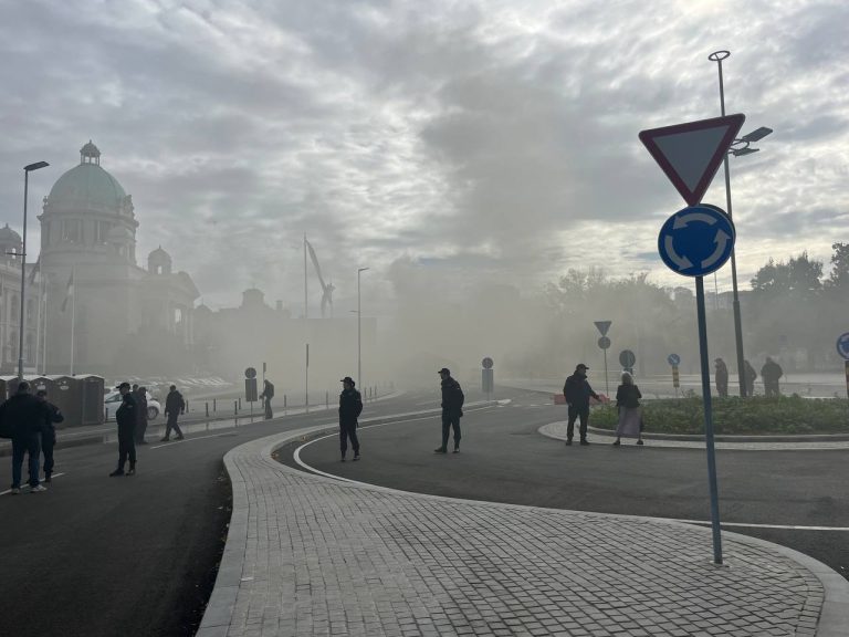Požar ispred Narodne skupštine