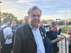 Tihomir Stanić ispred Narodne skupštine